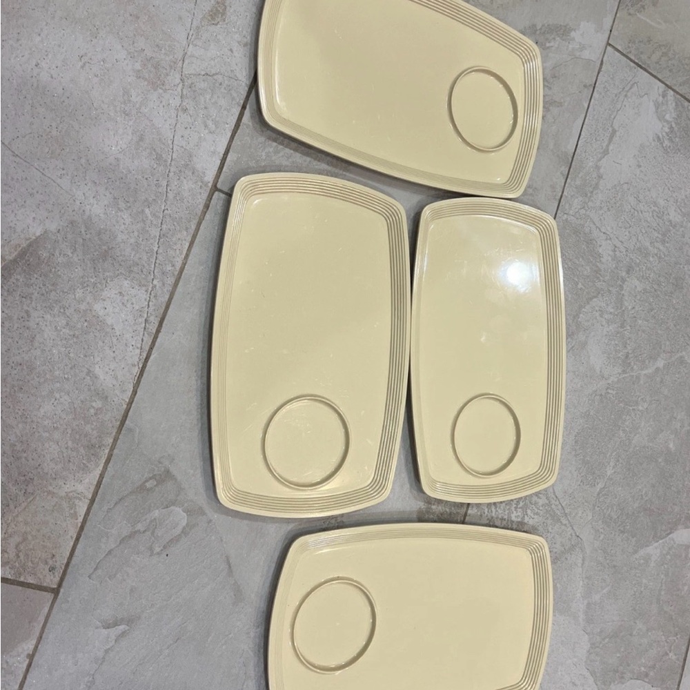 MCM Thermo Temp Raffiaware Plastic Snack Tray Cup Holder 4 Piece Lot 1950s
